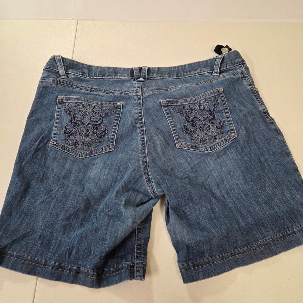Lee Womens 18W Medium Wash Embroidered Bermuda Denim Shorts Blue Stretch Plus